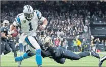  ?? FOTO: AP ?? Gran victoria de los Saints Jonathan Freeny, ante Cam Newton