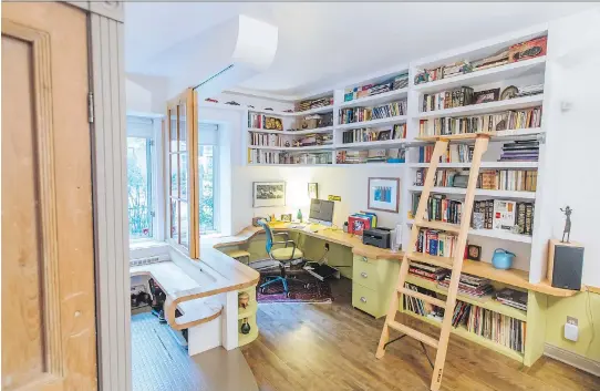  ?? P H O T O S : D A R I O AYA L A / MO N T R E A L G A Z E T T E ?? One of the most prominent features of journalist Suzanne Dansereau’s home is a movable ladder that allows her to get at her books.