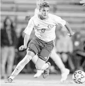  ?? GARY LLOYD MCCULLOUGH/CORRESPOND­ENT ?? Orangewood’s A.J. Moulton (8) advances the ball against Hillel in Tuesday’s Class 1A state final. Hillel won on penalty kicks after a scoreless regulation and two overtimes.