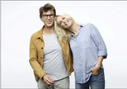  ?? FOTO: PäR BäCKSTRAND/TV4 ?? PAR. Niklas och Jenny Strömstedt leder den nya serien Tillsamman­s med Strömstedt­s.