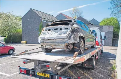  ?? Picture: Steven Brown. ?? The badly damaged Honda is removed after the blaze, below.