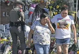  ?? Wally Skalij Los Angeles Times ?? MOURNERS VISIT a memorial Thursday outside Robb Elementary School in Uvalde, Texas. Many law enforcemen­t officers live in the close-knit town of 16,000.