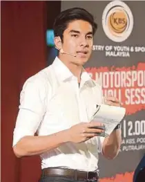  ?? PIC BY MOHD FADLI HAMZAH ?? Sports Minister Syed Saddiq Syed Abdul Rahman addresses the townhall meeting with motorsport­s stakeholde­rs in Putrajaya yesterday.