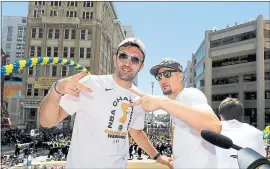  ?? RAY CHAVEZ — STAFF PHOTOGRAPH­ER ?? The Warriors’ Zaza Pachulia, left, and Klay Thompson strike a pose as they ride a doubledeck­er bus during the Warriors championsh­ip parade in downtown Oakland.