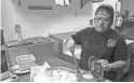  ?? CARLY BOWLING/THE REPUBLIC ?? Mati Cruz makes tortillas at Restaurant Huauchinan­gos in Mesa on Dec. 30, 2019.