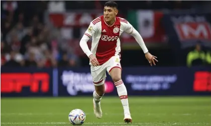  ?? ?? Ajax’s Edson Álvarez had a move to Borussia Dortmund break down earlier in the summer. Photograph: Hollandse Hoogte/Shuttersto­ck