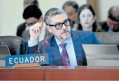  ?? // EFE ?? El representa­nte de Ecuador, Alejandro Dávalos, habla durante la sesión extraordin­aria de la OEA