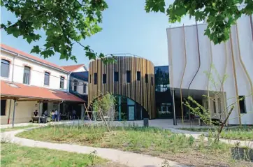  ??  ?? Le bâtiment MichelJouv­et est occupé par une centaine de chercheurs depuis février.