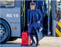  ?? — Reuters ?? Brazil’s star striker Neymar at Rio de Janeiro airport. The Brazil team left for London to attend a training camp ahead of the World Cup.