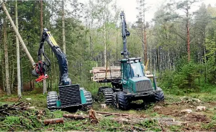  ?? SUPPLIED ?? Working on flat land overseas, a driverless machine, left, is processing and stacking logs. This sort of dangerous, monotonous work is ripe for automation.