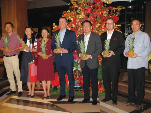  ??  ?? DUSIT Thani’s Chinese New Year celebratio­n led by Dusit Thani-Davao GM Christophe­r Wichlan and GM Christophe­r Kuch with Chinese Consul General Li Lin and Madame Aiping Chiu and guests