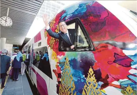  ?? PIC BY AHMAD IRHAM MOHD NOOR ?? Transport Minister Datuk Seri Liow Tiong Lai riding the new KLIA Ekspres train after its launch at the Kuala Lumpur Internatio­nal Airport in Sepang yesterday.