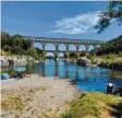  ?? ?? Der Pont du Gard bei Nimes ist eines der besterhalt­enen Römerbauwe­rke.