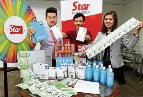  ??  ?? (From left) Star Media Group account servicing senior executive Andy Tan, account servicing executive Harry Chew and events & promotions executive Janice Tan showing some of the prizes to be given out to lucky winners of the Spin & Win Contest.