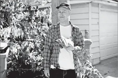  ?? E. JASONWAMBS­GANS/CHICAGO TRIBUNE PHOTOS ?? EricWolfor­th stands in the alley where he found a discarded box of 1945 airmail letters, mostly addressed to Leo Lee, who was serving inWorldWar II.