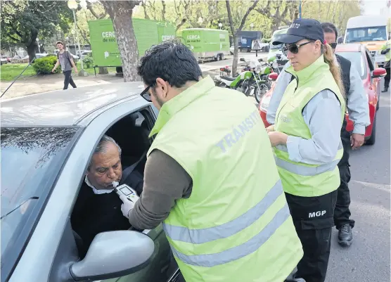  ?? Mauro v. rizzi ?? En Mar del Plata se reforzaron los controles tras un decreto que instaló la tolerancia cero al alcohol para conducir