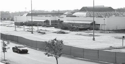  ?? LLOYD FOX/BALTIMORE SUN ?? Community groups and county officials don’t know what the owner of the Owings Mills Mall site has in mind, but they want something better than a Walmart.