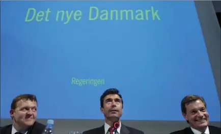  ?? ?? Lars Løkke Rasmussen, Anders Fogh Rasmussen og Bendt Bendtsen praesenter­ede i 2004 "Det nye Danmark", der bl.a. gav os faerre og større kommuner. Arkivfoto: Lars Krabbe