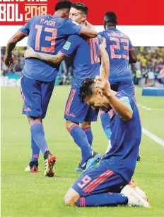  ??  ?? DÍA CLAVE. Radamel Falcao, de rodilla celebrando un gol en el segundo partido de Colombia en la fase de grupo, y sus compañeros buscan hoy el pase a octavos de final.