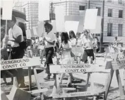  ??  ?? Anna Halprin, Blank Placard Dance, 1967