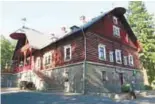  ??  ?? (left) A former hunting lodge in the Czech city of Pardubice is now a gingerbrea­d museum.