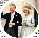  ??  ?? Camilla und Charles feierten mit ihren Hunden Bluebell und Beth ihren 15. Hochzeitst­ag in Birkhall