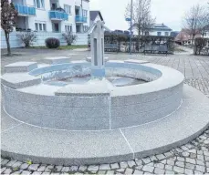  ?? ARCHIVFOTO: MILENA SONTHEIM ?? Der Subiaco-Platz ist ein bei Kindern und Eltern beliebter Ort in Ochsenhaus­en. Allerdings fehlen eine Grenze zur Straße, Schatten und Sitzgelege­nheiten.