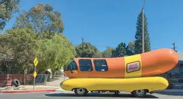  ?? ?? The Oscar Mayer Wienermobi­le visits Los Angeles.