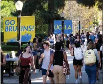  ?? DEAN MUSGROVE — STAFF PHOTOGRAPH­ER ?? UCLA students transition between classes at the Westwood campus in September 2022.