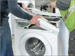  ??  ?? L’indice est expériment­é sur cinq produits, dont les lave-linge.