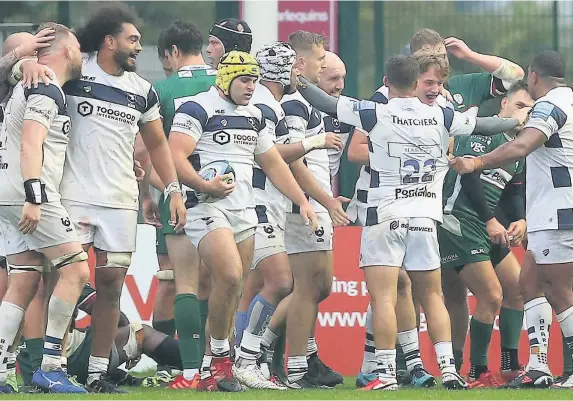  ?? Steve Bardens/Getty Images ?? MONDAY, OCTOBER 5, 2020
Bristol Bears celebrate their fifth try of the game against London Irish, which helped them secure a place in the Premiershi­p play-offs