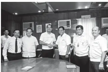  ??  ?? Visayan Electric Company (VECO) and San Miguel Corporatio­n (SMC) recently signed an agreement for VECO to supply SMC with power during the open access period. The Retail Supply Contract was signed by (L-R) SMC Energy Consultant Engr. Robert Malilin;...