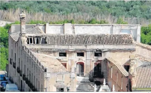  ?? D. A. ?? Vista aérea del Palacio del Almanzora que muestra su deteriorad­o estado.