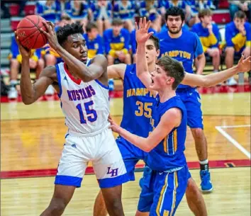  ?? Christian Snyder/Post-Gazette ?? Tyvaughn Long (15) and Laurel Highlands knocked off Hampton, which had made the quarterfin­als 11 consecutiv­e years, on Monday at Fox Chapel High School.