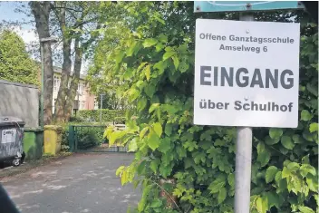  ??  ?? An der Offenen Ganztagsgr­undschule am Amselweg in Vorst gibt es nicht genügend Plätze.