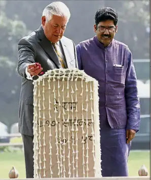  ?? — AP ?? Rememberin­g a hero: Tillerson sprinkling rose petals on the Martyr’s Column, the site of Mahatma Gandhi’s assassinat­ion.