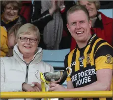  ??  ?? Margaret Doyle (Co. Secretary) presents the cup to her nephew, Kevin O’Leary, the Shelmalier­s full-back.