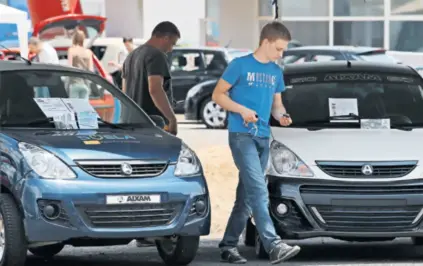  ??  ?? Još su najtraženi­ji rabljeni automobili iz unosa stari blizu 10 godina