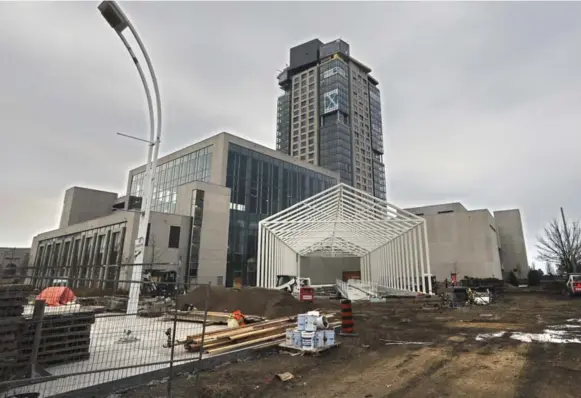  ?? RICHARD LAUTENS PHOTOS/TORONTO STAR ?? The Exhibition Place’s Hotel X constructi­on site is billed as a “unique lakefront urban resort.” The project was first approved by city council in 2009.