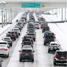  ?? DARREN MAKOWICHUK ?? Snow caused traffic snarls on Tuesday morning.