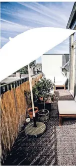  ??  ?? Angebaut: ein Balkon mit Weitblick