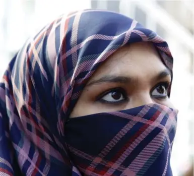  ?? PATRICK DOYLE/THE CANADIAN PRESS ?? Zunera Ishaq talks to reporters outside the Federal Court of Appeal in Ottawa in 2015 after her case was heard on whether she can wear a niqab while taking her citizenshi­p oath. "Let us decide what is good for us," Leenat Jilani writes.