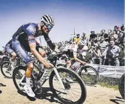  ?? //ASO ?? La batalla del `pavé' en la París-Roubaix, todo un espectácul­o ciclista