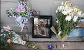  ?? NHAT V. MEYER — STAFF PHOTOGRAPH­ER ?? A memorial for Bambi Larson sits outside her house on Knollfield Way in San Jose on Wednesday. Larson was found stabbed to death in her home on Feb. 28.