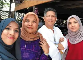  ?? ?? (From left) dr Sophia with her mum, Shahriza, her dad ismail abdul Hamid and sister, Sophia Maryam. — dr SOPHIA RASHEEQA ismail