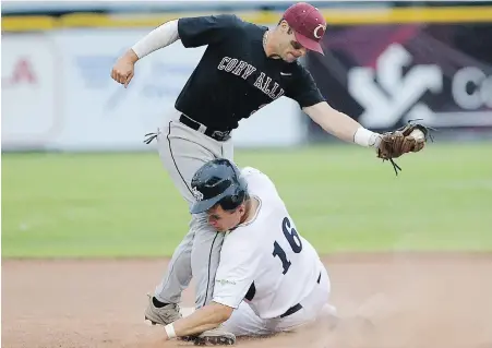  ?? ADRIAN LAM, TIMES COLONIST ?? HarbourCat­s’ Shane McGuire gets thrown out at second base by Knights’ Taylor Travess.