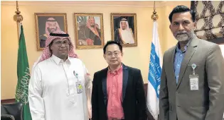  ?? PHOTO: SUPPLIED ?? Eyeopener . . . The director of King Saud University’s Prince Naif Research Centre, Prof Abdullah Aldahmash (left), with Dr Hong Sheng Chiong and Dr Zakiuddin Ahmed, programme director of national health project Rahah.