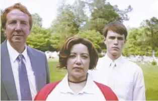  ??  ?? Thomas White, Rebecca Lapp and Henry Tollett play the Jarrett family in “Ordinary People.”
