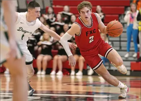  ?? Emily Matthews/Post-Gazette ?? Fox Chapel’s Eli Yofan scored 19 points against Allderdice in a Class 6A second-round game despite an injured ankle.