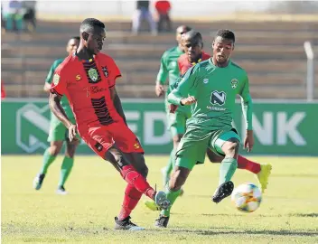  ?? Picture: BACKPAGEPI­X/SAMUEL SHIVAMBU ?? INTERVENTI­ON NEEDED: Ntshuxeko Ndlovu of TS Galaxy is taken on by Siwaphiwe Maso of Ke Yona during the 2019 Nedbank Ke Yona Challenge match between the sides at Kameelrivi­er Stadium on Sunday.